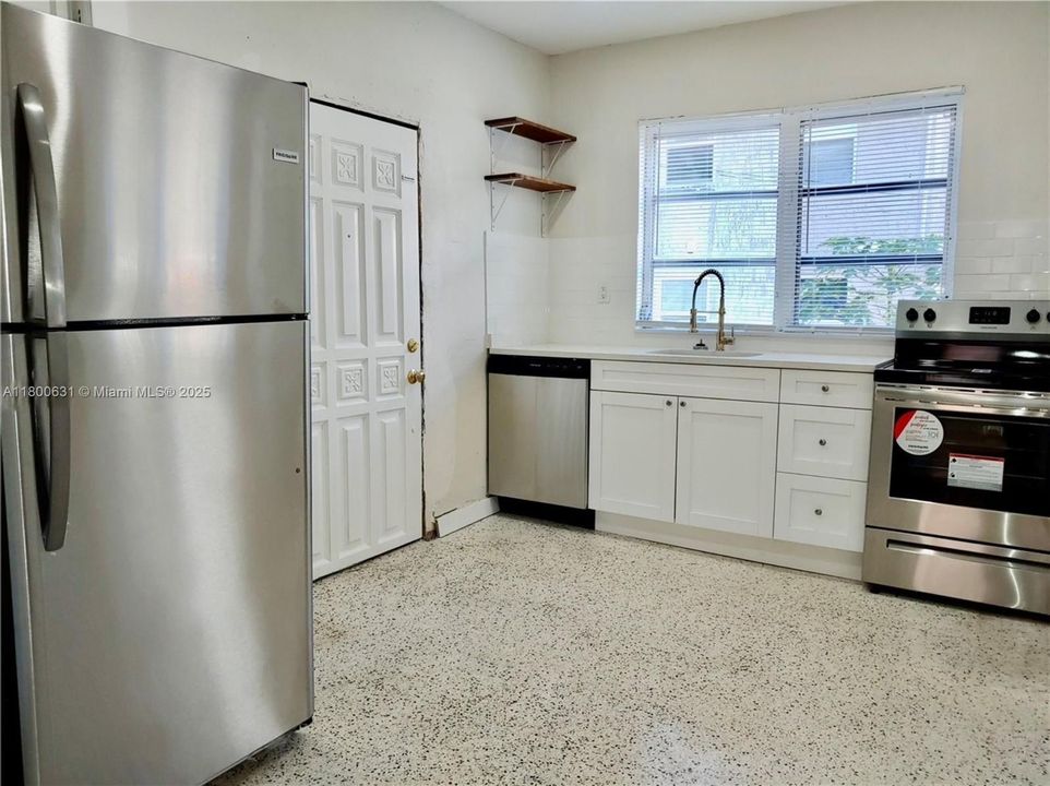 For Sale: $830,000 (3 beds, 1 baths, 2143 Square Feet)