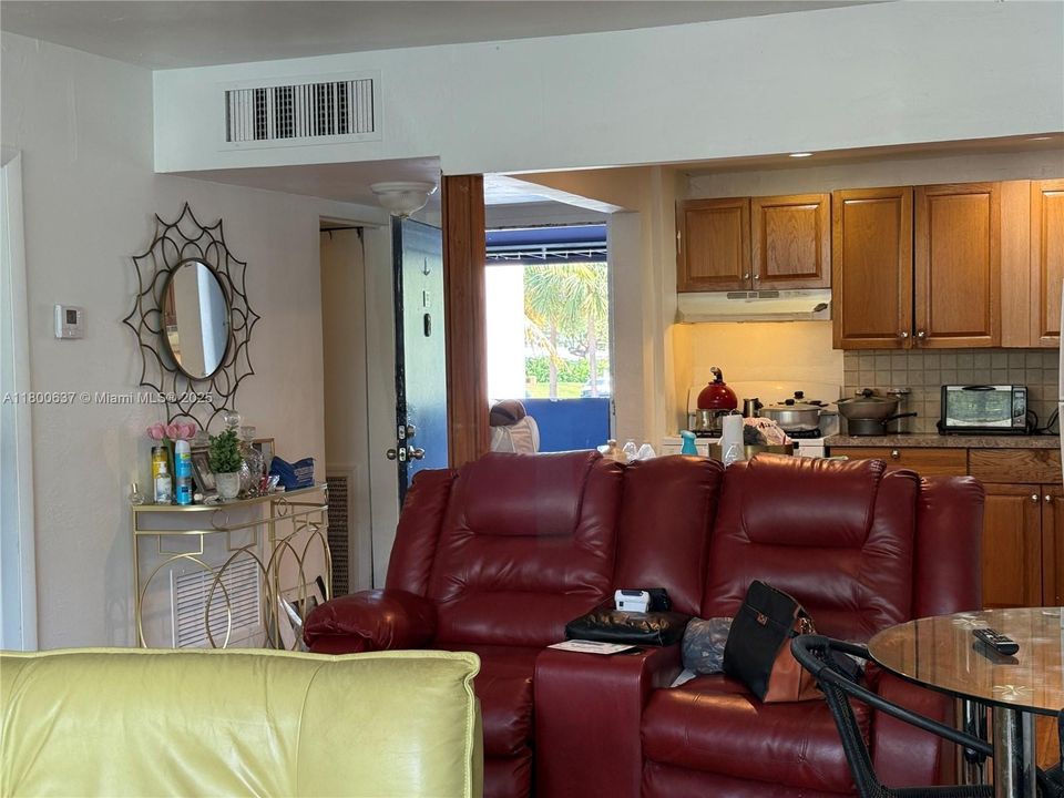 Vendido Recientemente: $175,000 (1 camas, 1 baños, 795 Pies cuadrados)