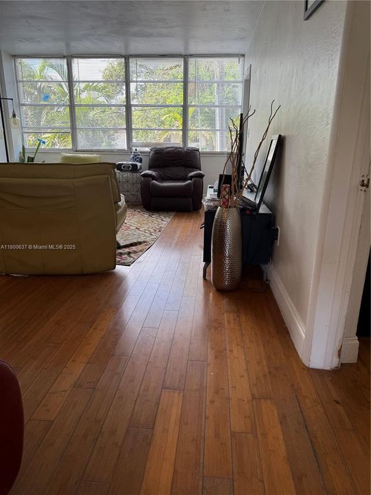 Vendido Recientemente: $175,000 (1 camas, 1 baños, 795 Pies cuadrados)