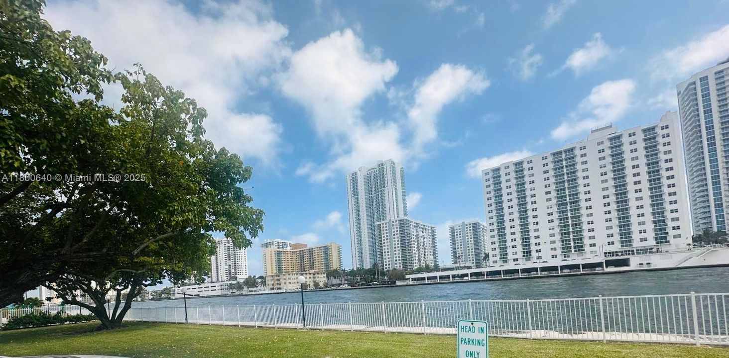 待售: $197,000 (1 贝兹, 1 浴室, 1075 平方英尺)