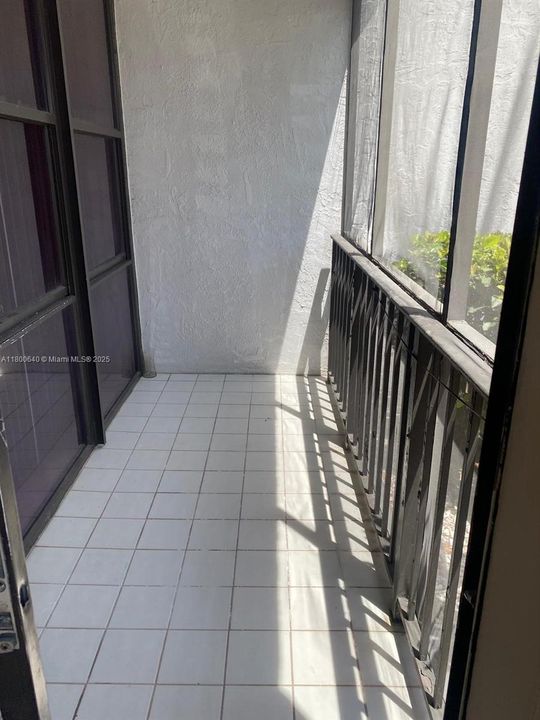 待售: $197,000 (1 贝兹, 1 浴室, 1075 平方英尺)