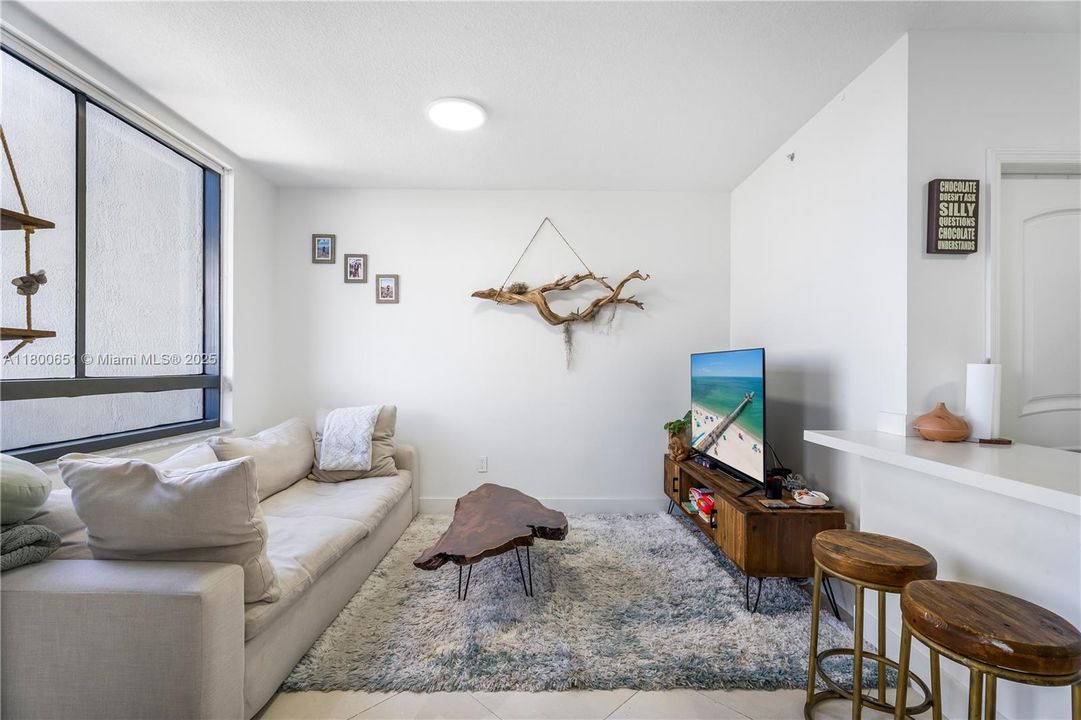 Recientemente alquilado: $3,400 (1 camas, 1 baños, 806 Pies cuadrados)