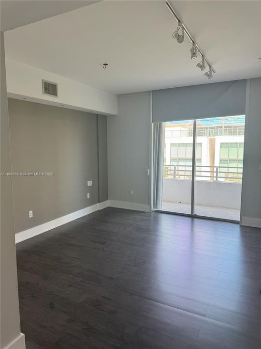 For Sale: $850,000 (2 beds, 2 baths, 1270 Square Feet)