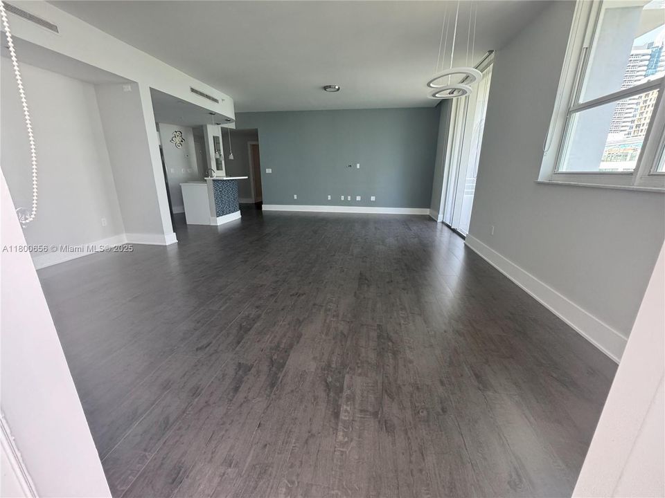 For Sale: $850,000 (2 beds, 2 baths, 1270 Square Feet)