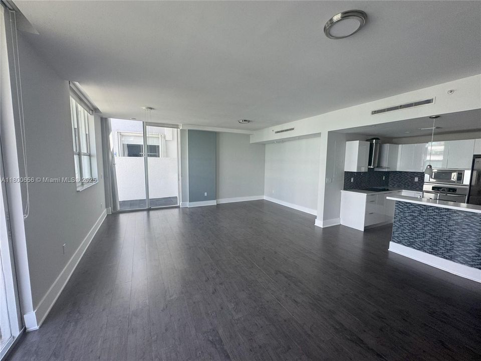 For Sale: $850,000 (2 beds, 2 baths, 1270 Square Feet)