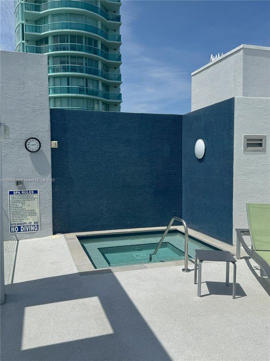 For Sale: $850,000 (2 beds, 2 baths, 1270 Square Feet)