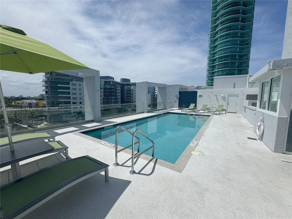 For Sale: $850,000 (2 beds, 2 baths, 1270 Square Feet)