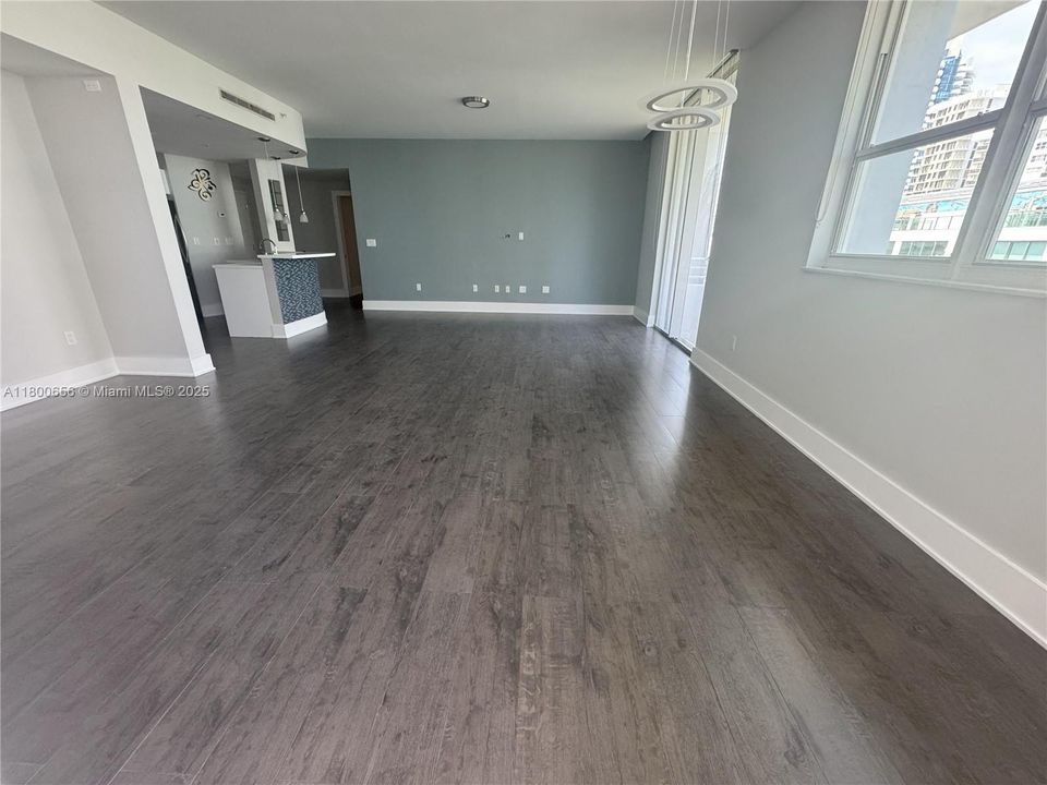 For Sale: $850,000 (2 beds, 2 baths, 1270 Square Feet)