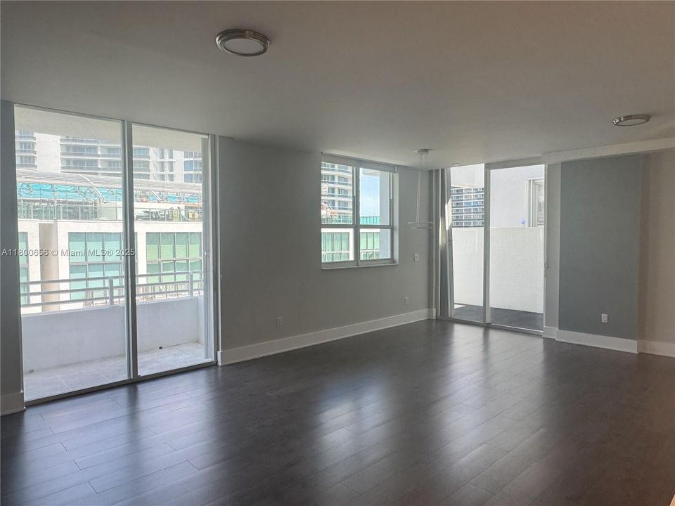 For Sale: $850,000 (2 beds, 2 baths, 1270 Square Feet)