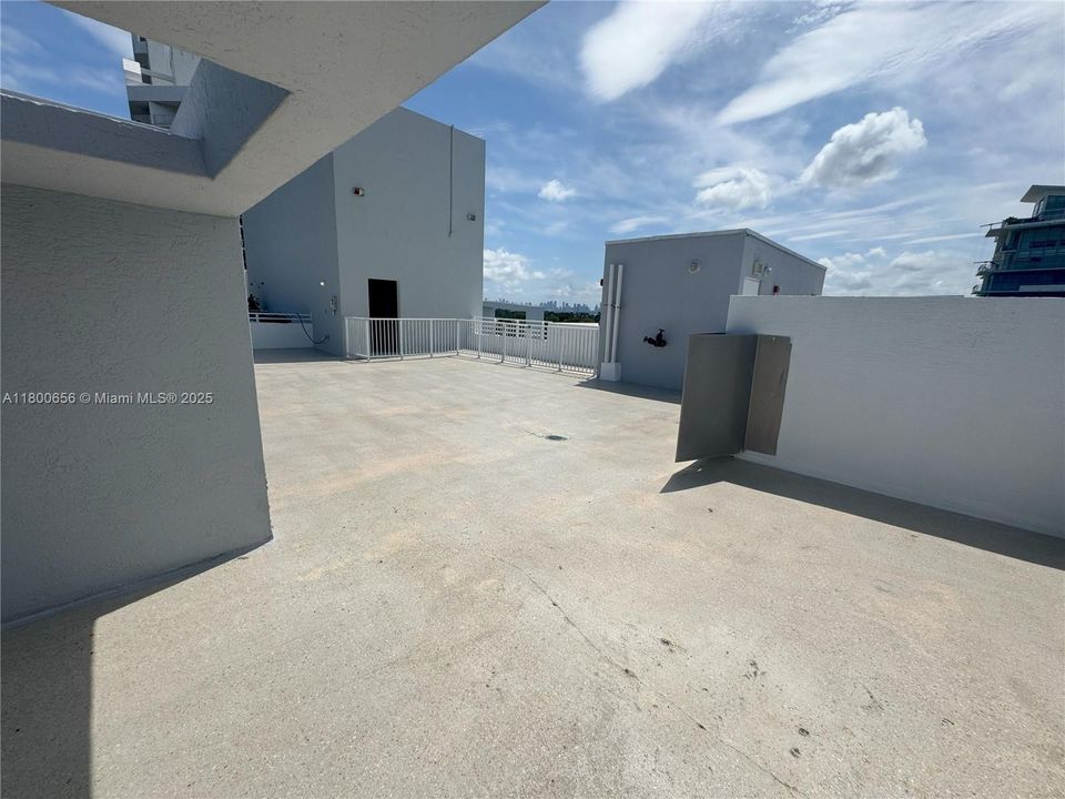 For Sale: $850,000 (2 beds, 2 baths, 1270 Square Feet)