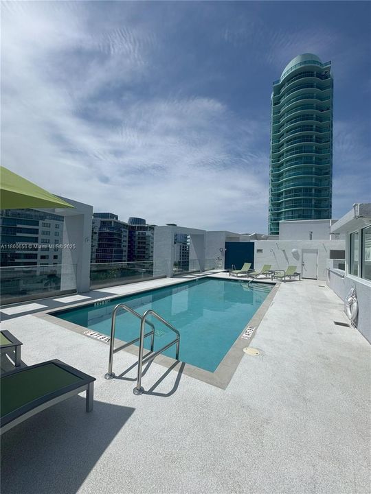 For Sale: $850,000 (2 beds, 2 baths, 1270 Square Feet)