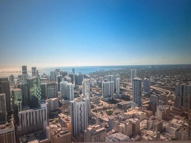 На продажу: $3,900,000 (2 спален, 2 ванн, 1944 Квадратных фут)