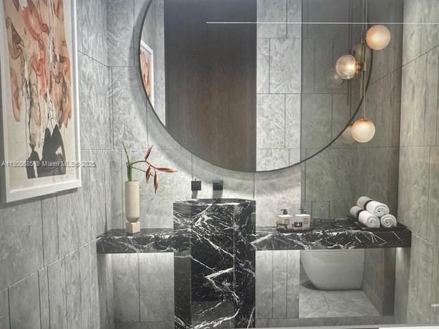 На продажу: $3,900,000 (2 спален, 2 ванн, 1944 Квадратных фут)