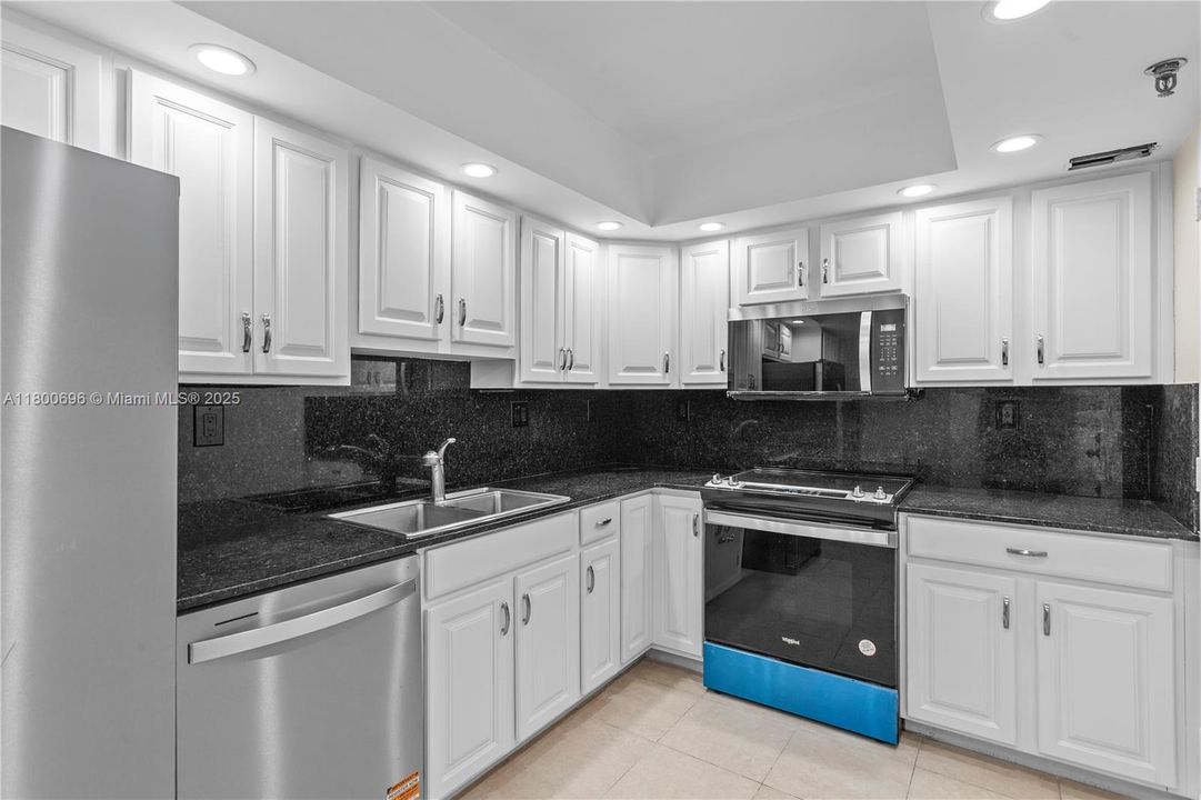 На продажу: $649,990 (1 спален, 1 ванн, 929 Квадратных фут)