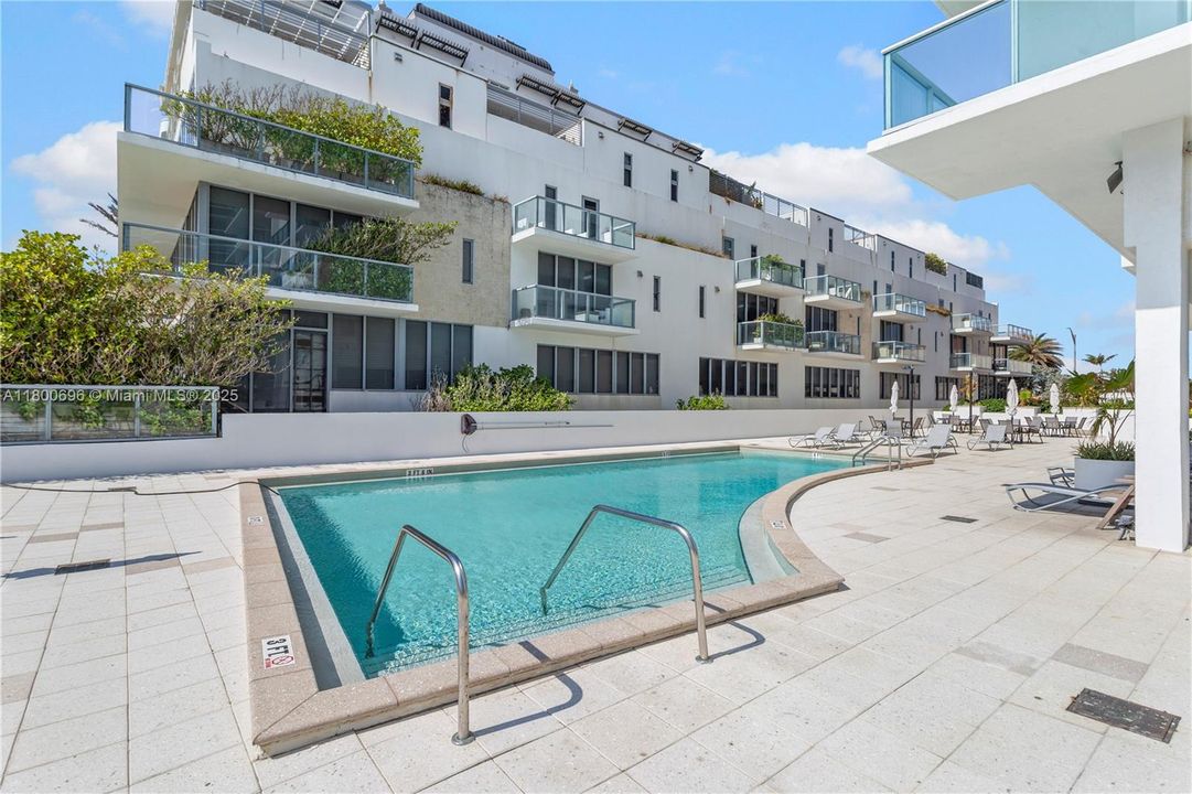 На продажу: $649,990 (1 спален, 1 ванн, 929 Квадратных фут)