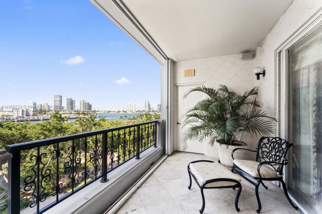 For Sale: $5,890,000 (3 beds, 3 baths, 2740 Square Feet)