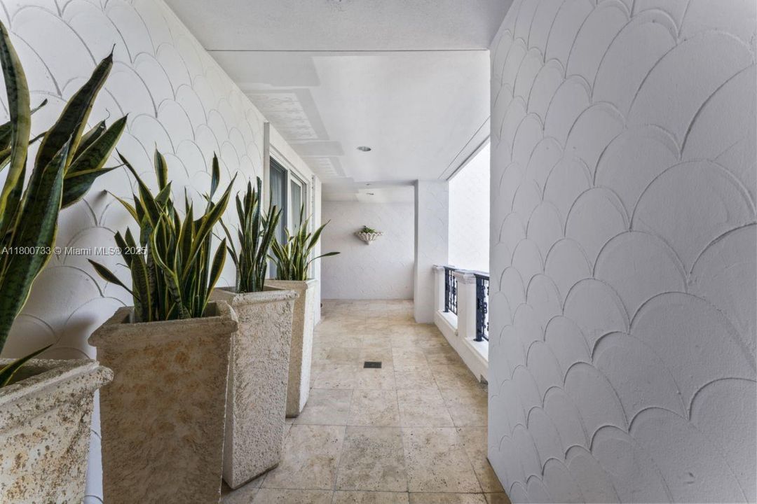 For Sale: $5,890,000 (3 beds, 3 baths, 2740 Square Feet)