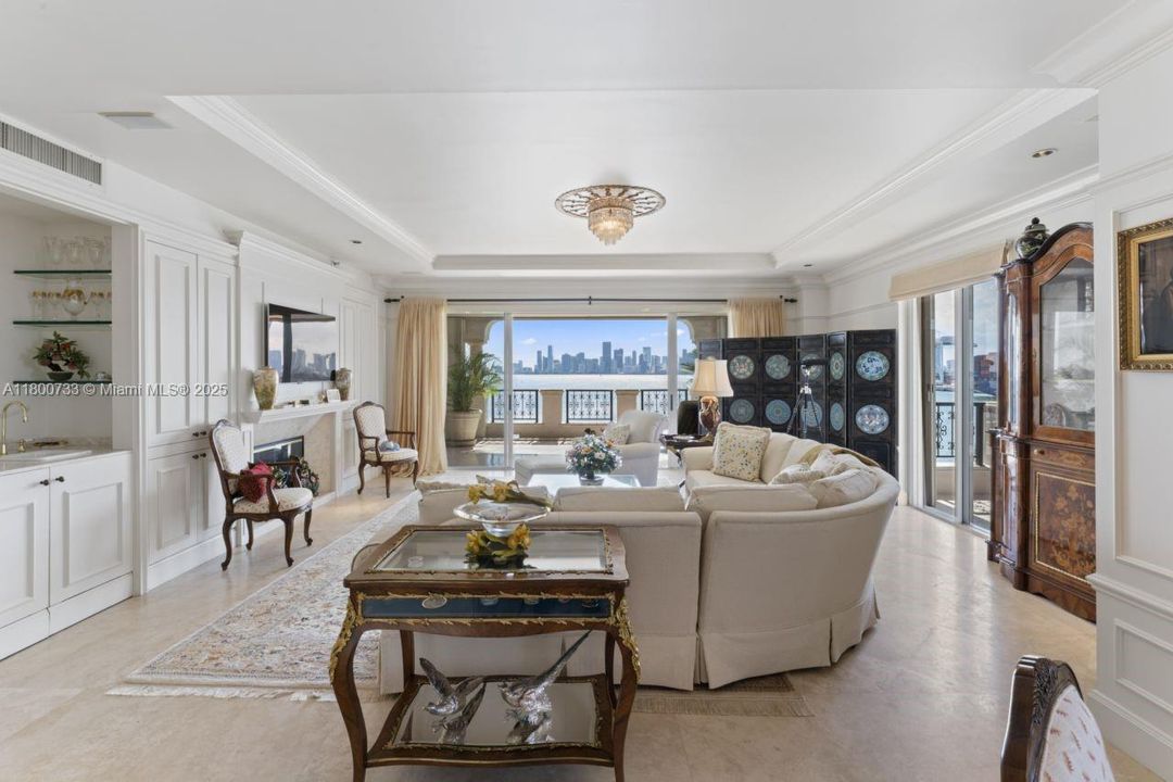 For Sale: $5,890,000 (3 beds, 3 baths, 2740 Square Feet)