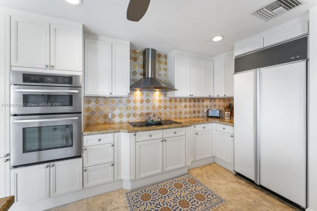 For Sale: $5,890,000 (3 beds, 3 baths, 2740 Square Feet)