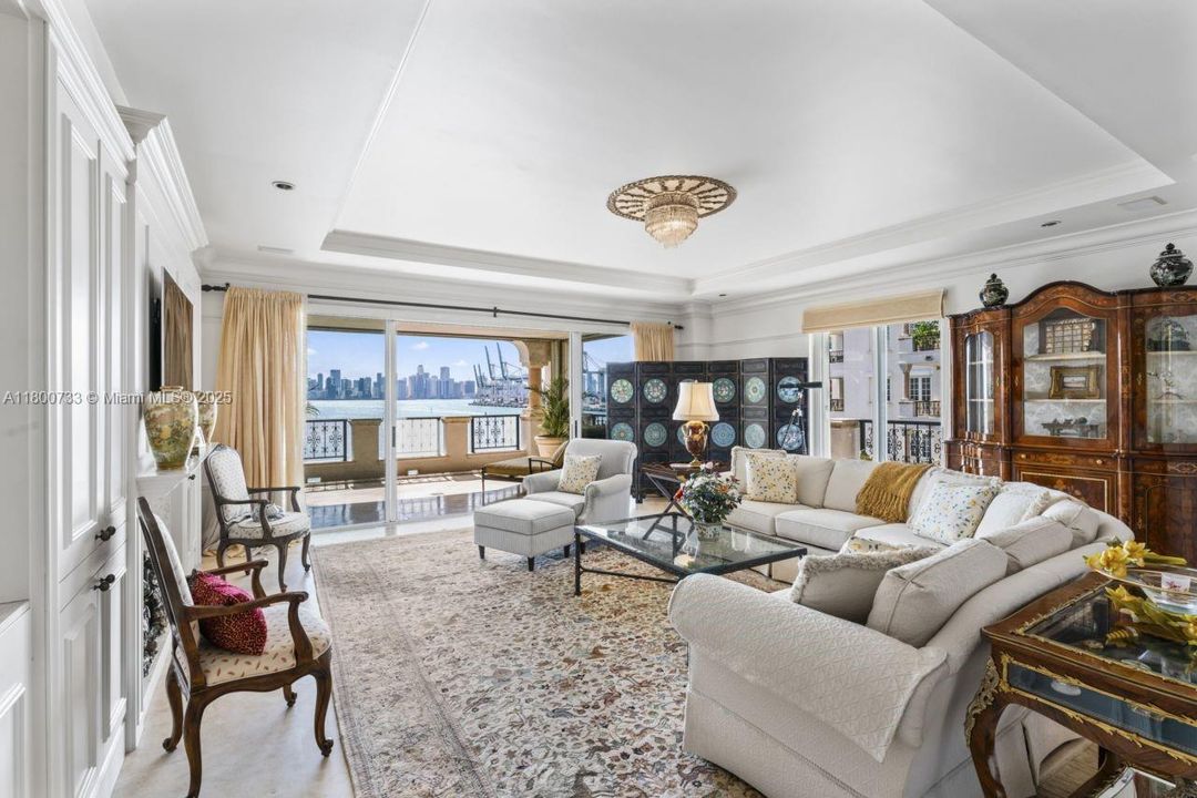 For Sale: $5,890,000 (3 beds, 3 baths, 2740 Square Feet)