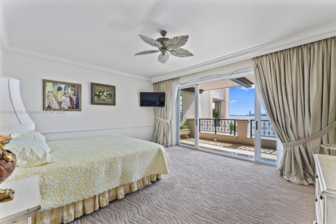 For Sale: $5,890,000 (3 beds, 3 baths, 2740 Square Feet)