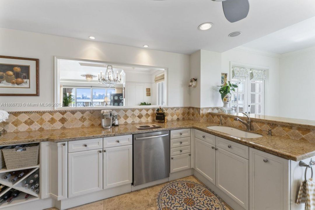 For Sale: $5,890,000 (3 beds, 3 baths, 2740 Square Feet)