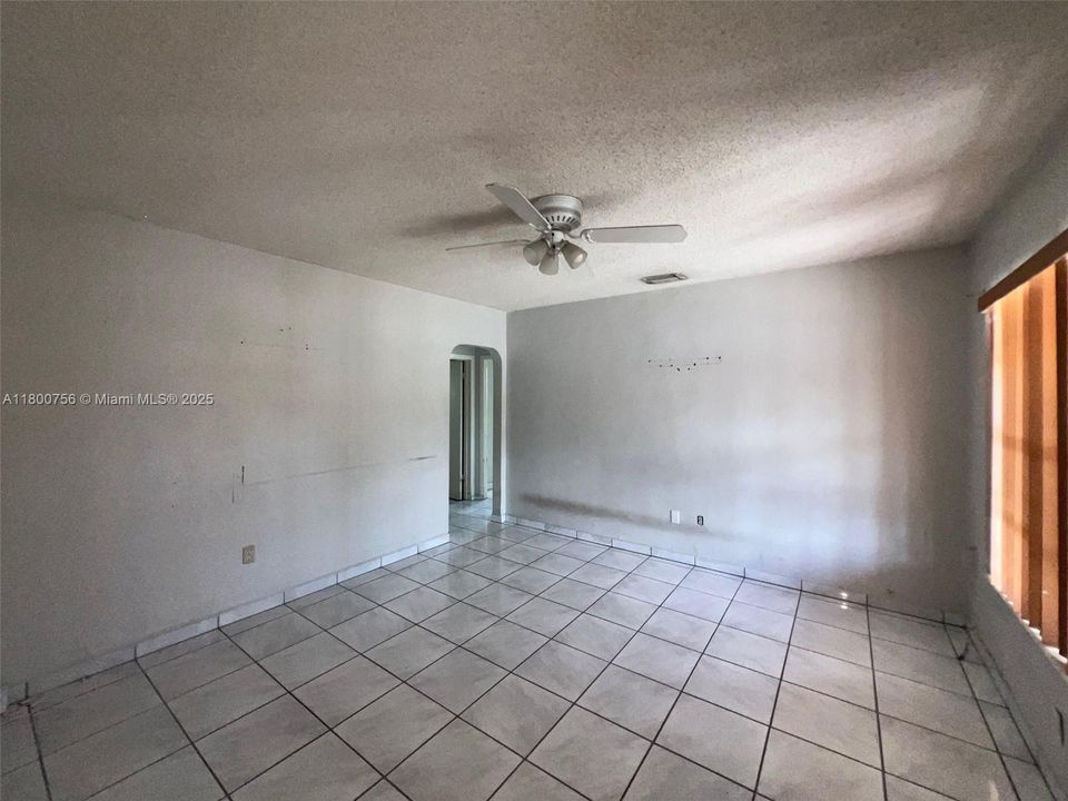 Recently Sold: $309,100 (3 beds, 1 baths, 1600 Square Feet)