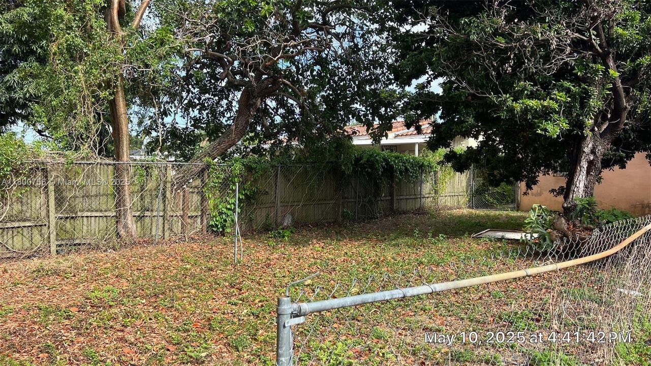 Recently Sold: $309,100 (3 beds, 1 baths, 1600 Square Feet)