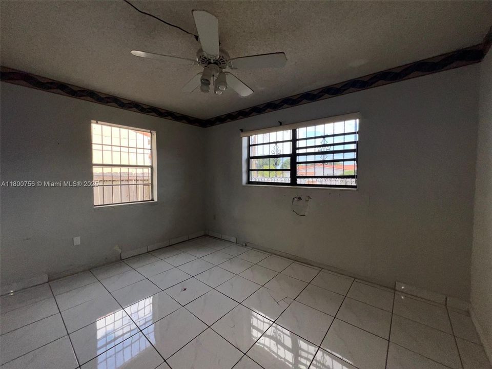 Recently Sold: $309,100 (3 beds, 1 baths, 1600 Square Feet)