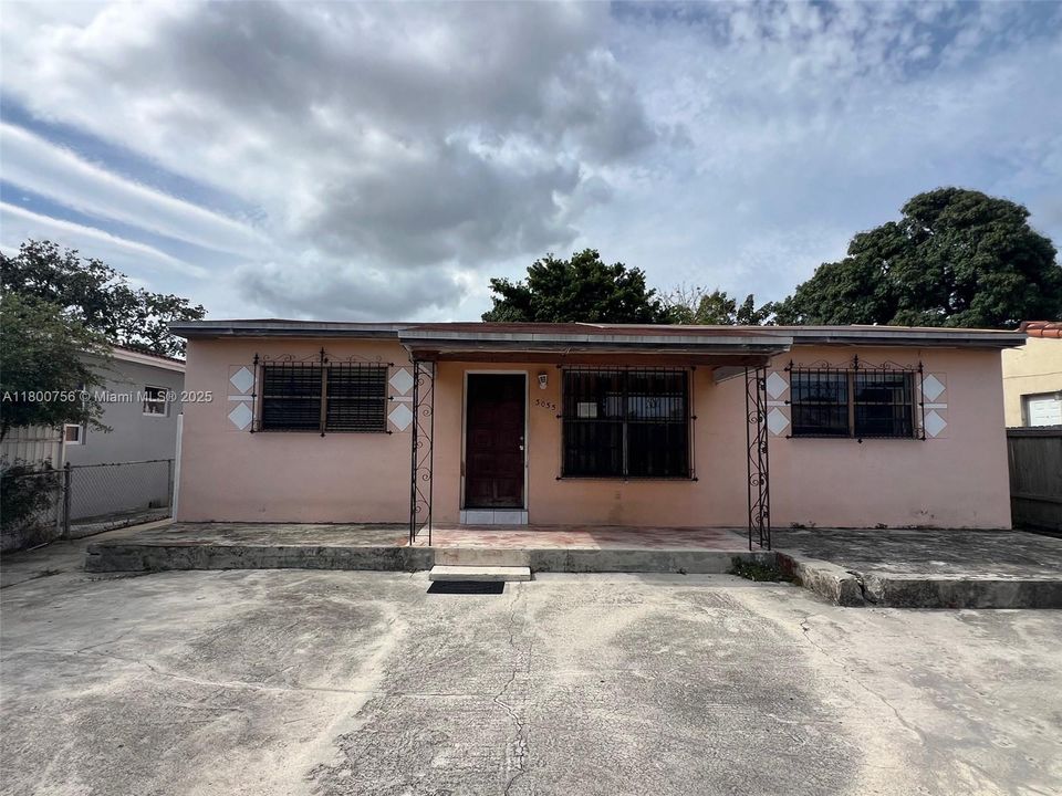 Recently Sold: $309,100 (3 beds, 1 baths, 1600 Square Feet)