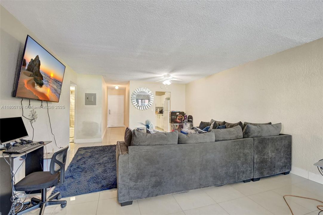 待售: $224,900 (2 贝兹, 2 浴室, 1030 平方英尺)