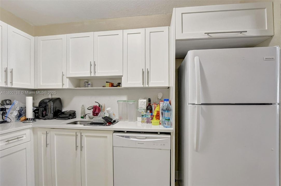 待售: $224,900 (2 贝兹, 2 浴室, 1030 平方英尺)