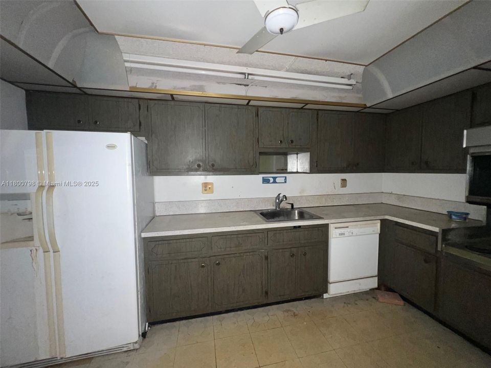 Activo con contrato: $109,900 (1 camas, 1 baños, 875 Pies cuadrados)