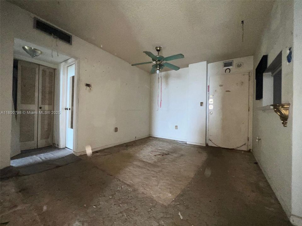 Activo con contrato: $109,900 (1 camas, 1 baños, 875 Pies cuadrados)