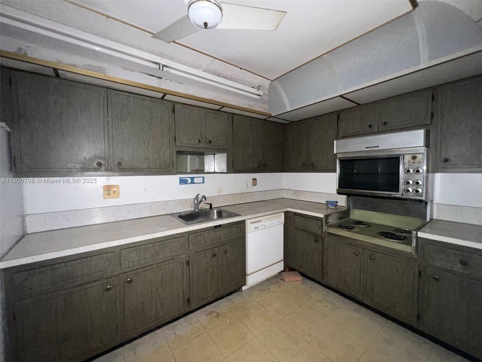 Activo con contrato: $109,900 (1 camas, 1 baños, 875 Pies cuadrados)