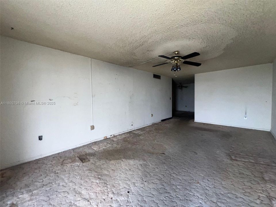 Activo con contrato: $109,900 (1 camas, 1 baños, 875 Pies cuadrados)