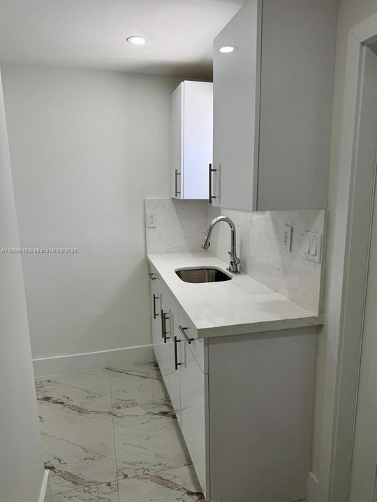 最近租的: $1,200 (1 贝兹, 1 浴室, 0 平方英尺)