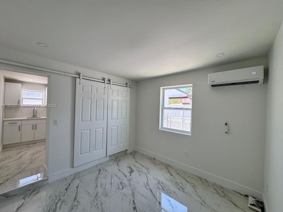 最近租的: $1,200 (1 贝兹, 1 浴室, 0 平方英尺)