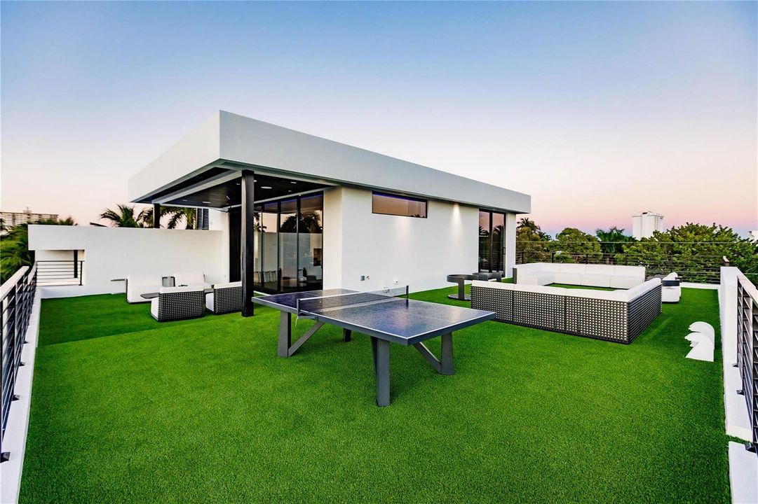 SKY LOUNGE OUTDOOR ROOF TOP