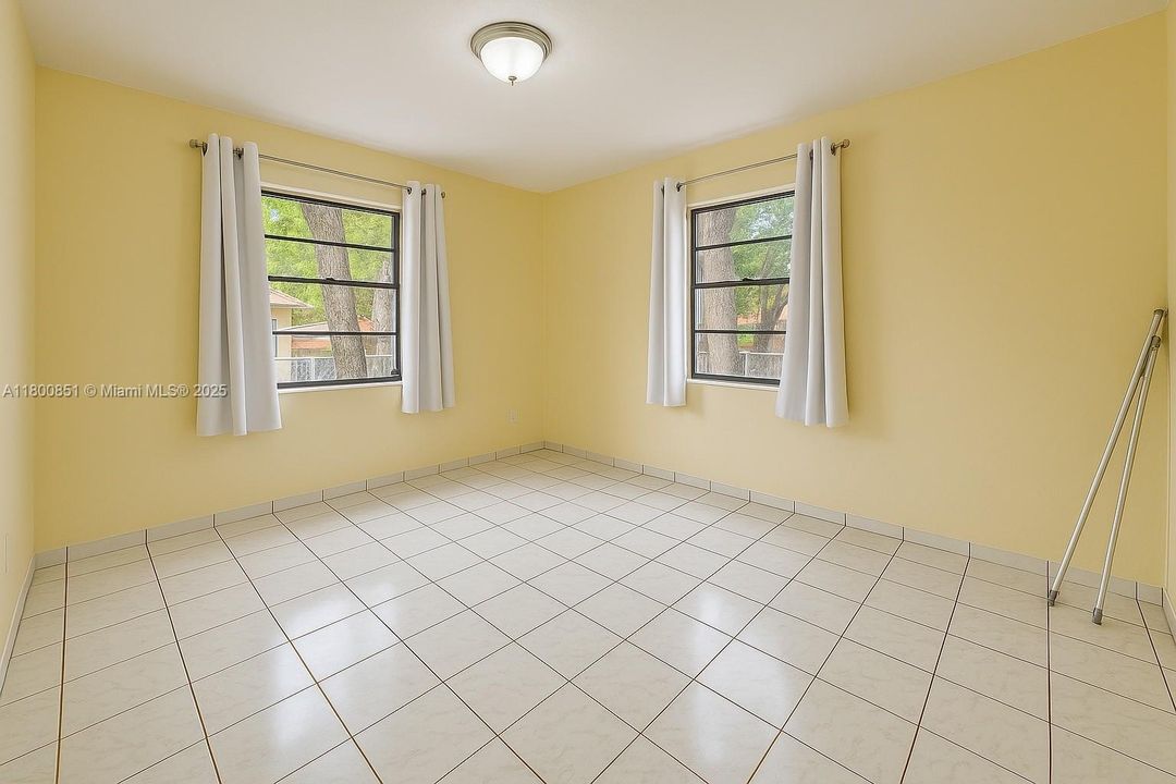 Recently Sold: $860,000 (3 beds, 2 baths, 2023 Square Feet)