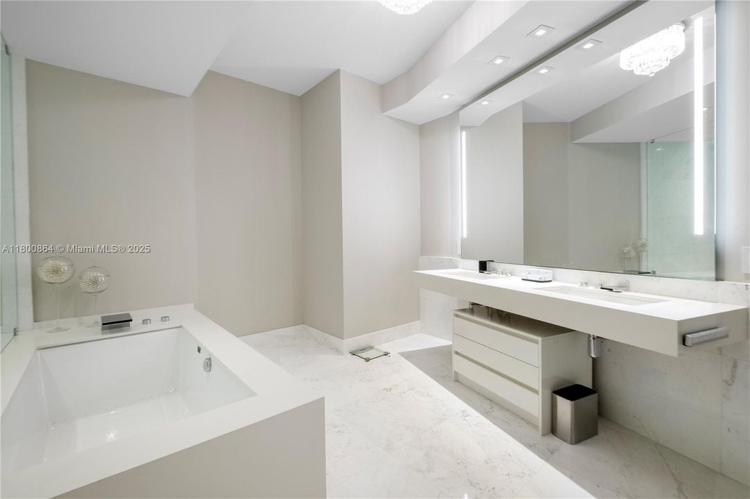 На продажу: $4,635,000 (4 спален, 4 ванн, 3785 Квадратных фут)