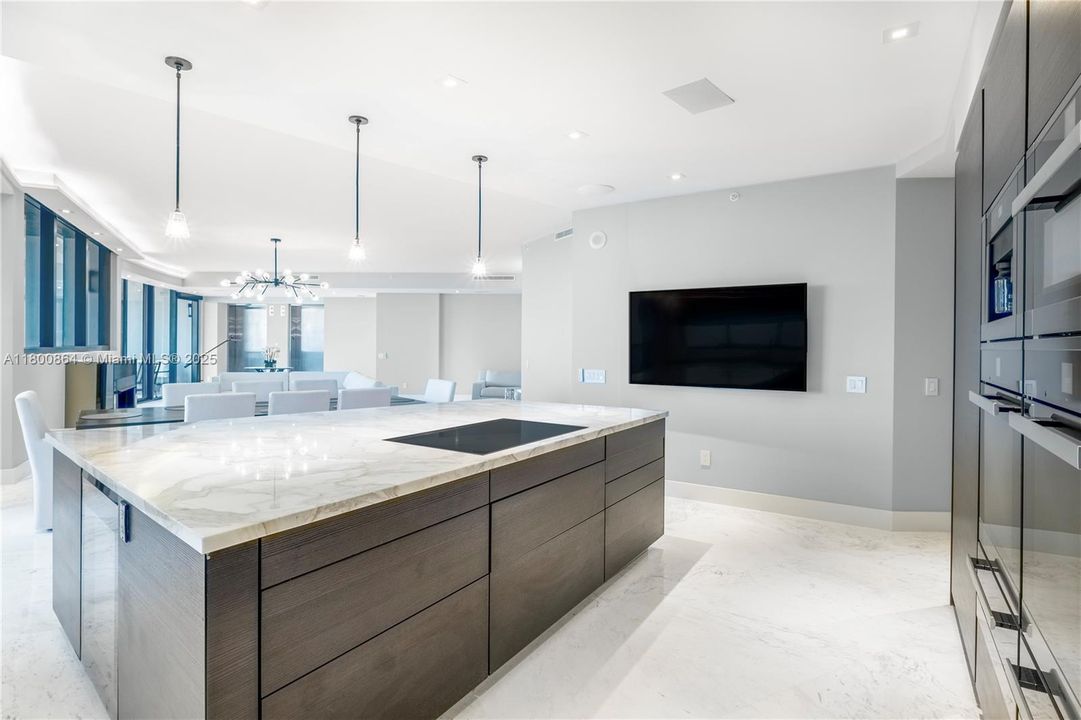 На продажу: $4,635,000 (4 спален, 4 ванн, 3785 Квадратных фут)