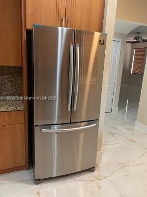 Recientemente alquilado: $4,800 (4 camas, 3 baños, 2825 Pies cuadrados)