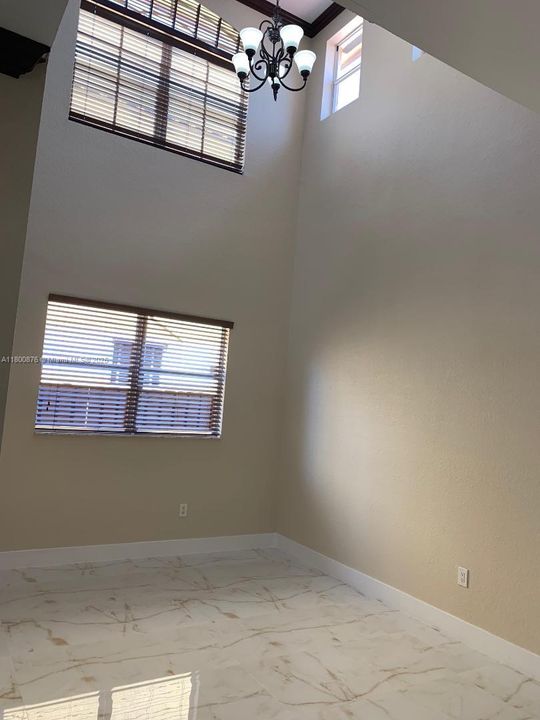 Recientemente alquilado: $4,800 (4 camas, 3 baños, 2825 Pies cuadrados)