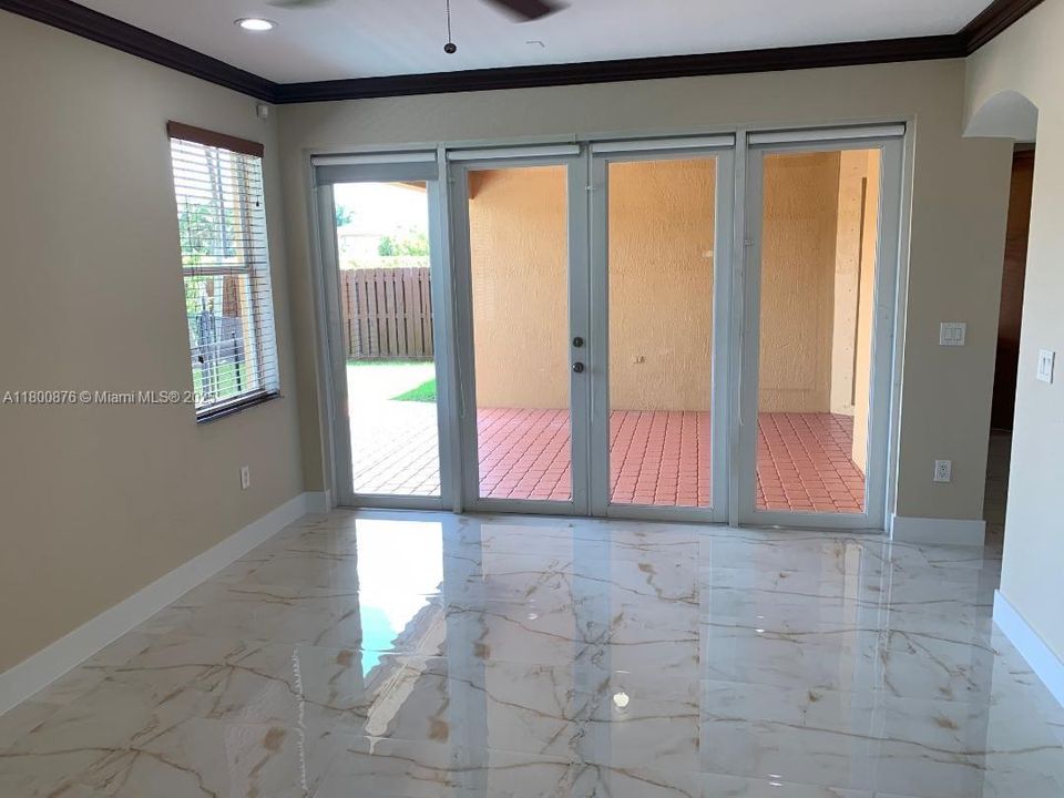 Recientemente alquilado: $4,800 (4 camas, 3 baños, 2825 Pies cuadrados)