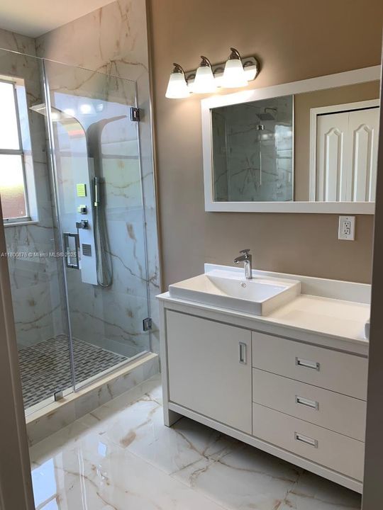 Recientemente alquilado: $4,800 (4 camas, 3 baños, 2825 Pies cuadrados)