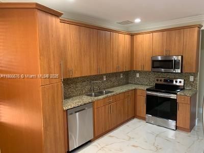 Recientemente alquilado: $4,800 (4 camas, 3 baños, 2825 Pies cuadrados)