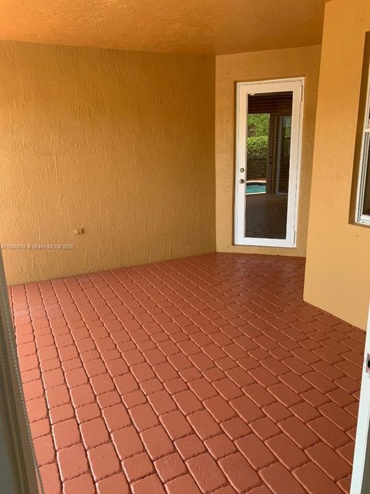 Recientemente alquilado: $4,800 (4 camas, 3 baños, 2825 Pies cuadrados)