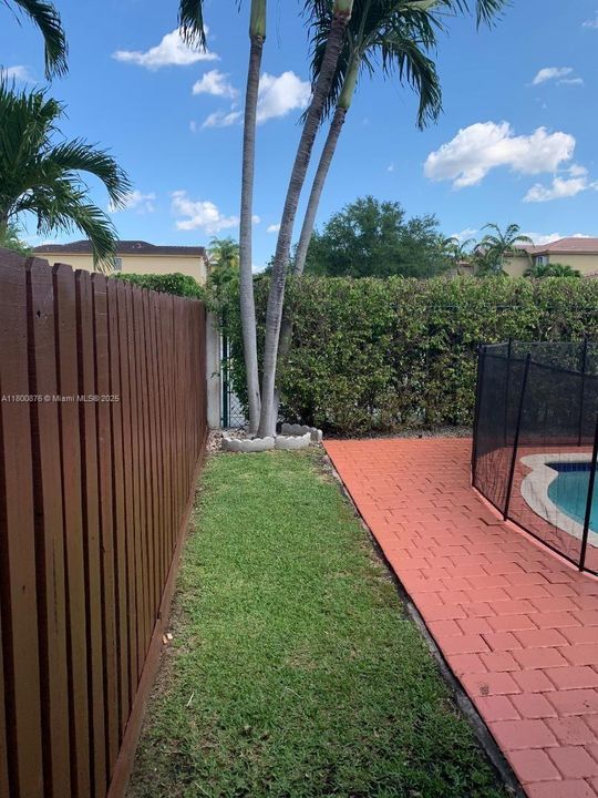 Recientemente alquilado: $4,800 (4 camas, 3 baños, 2825 Pies cuadrados)