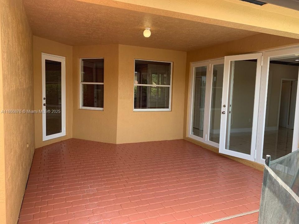 Recientemente alquilado: $4,800 (4 camas, 3 baños, 2825 Pies cuadrados)